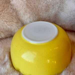 Pyrex yellow mixing bowl